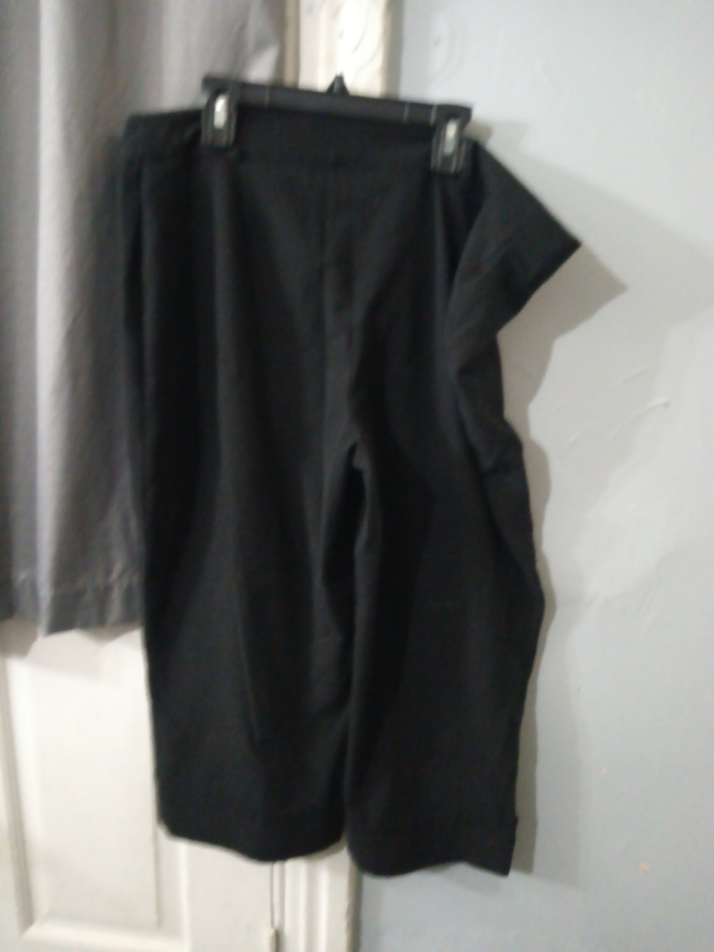 Women's Black Capris - Sleek Pull-On Style